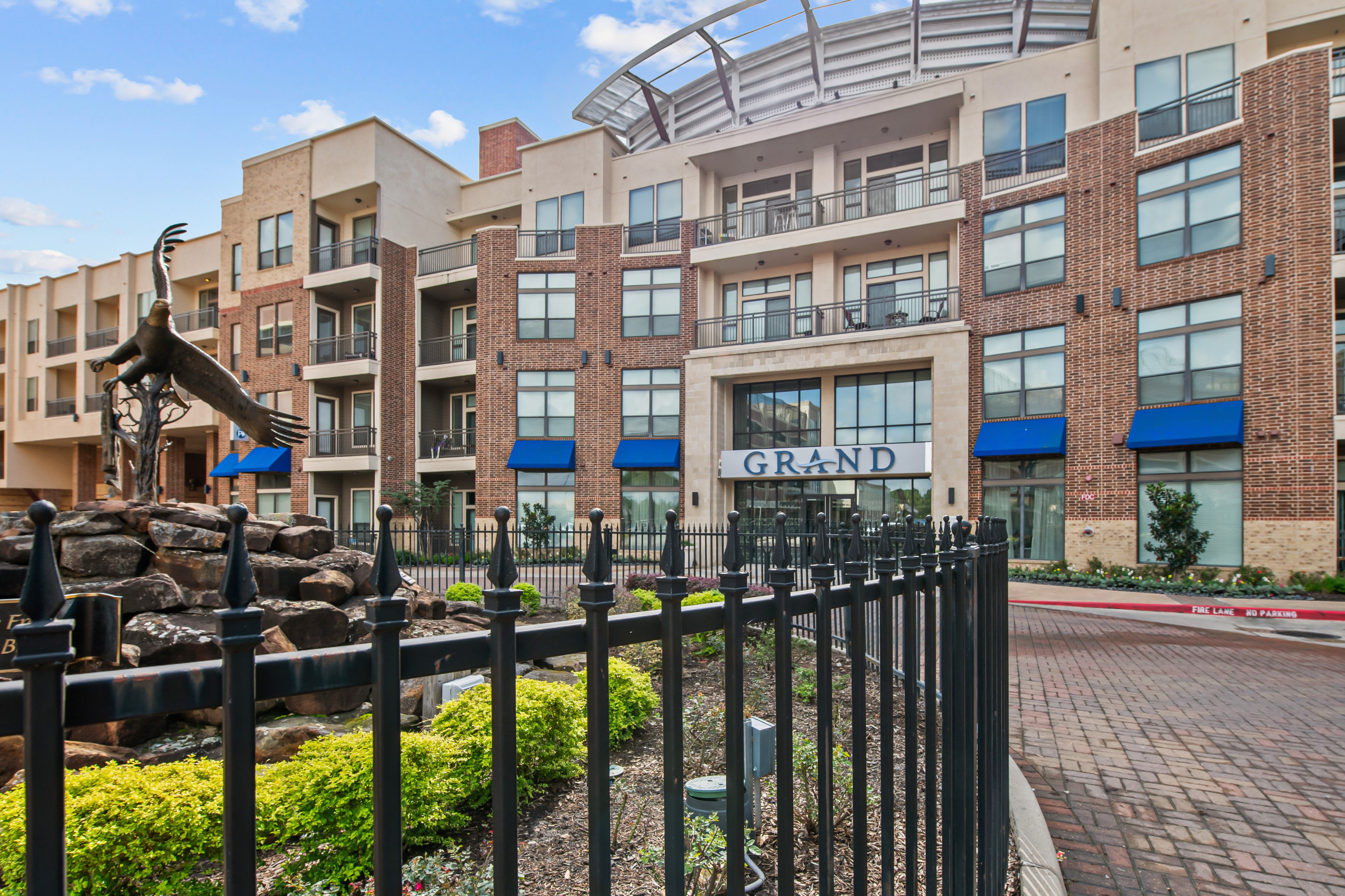 Luxury Apartments in Katy, TX | The Grand at La Centerra